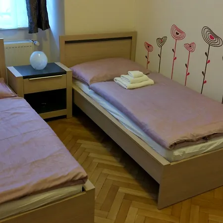 Apartment Tynska 7 *