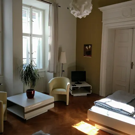Tynska 7 *