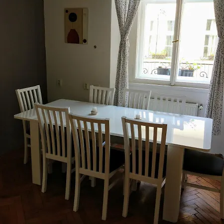 Týnská 7 *