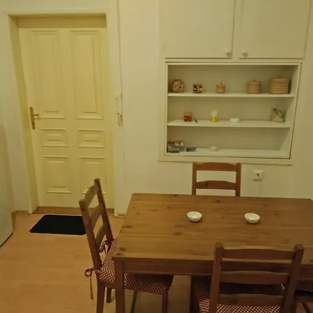 Týnská 7