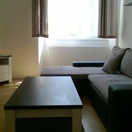Týnská 7 *