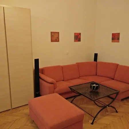 Týnská 7