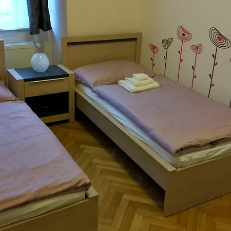 Týnská 7 *