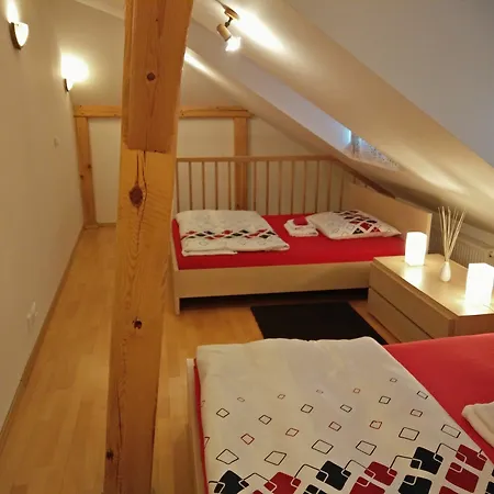 Týnská 7 *