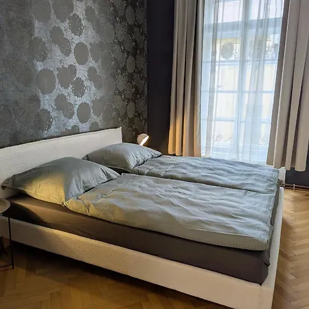 Tynska 7 Prague