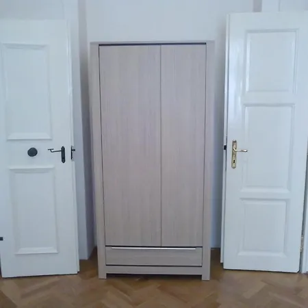 Apartment Tynska 7 *