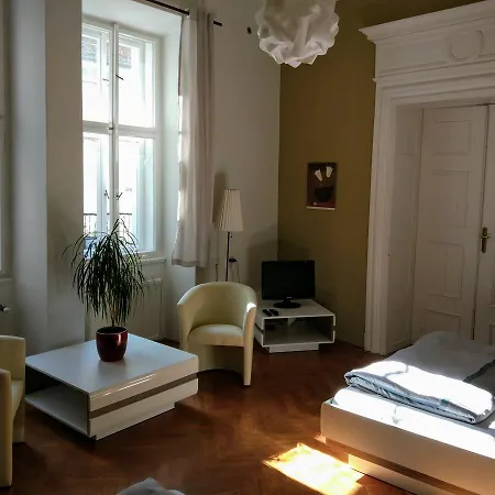 Tynska 7 * Prague