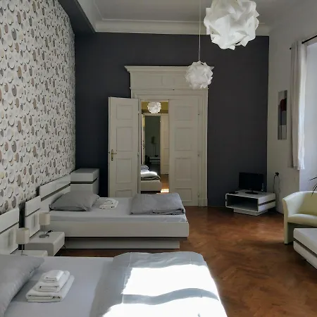 Apartment Tynska 7 *