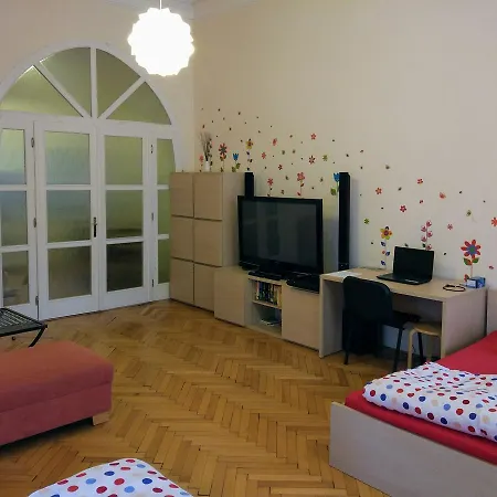 Apartment Tynska 7 *