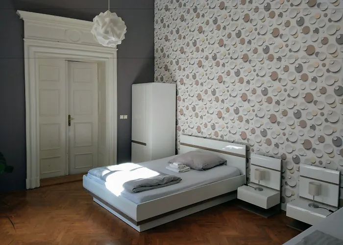 Tynska 7 * Prague