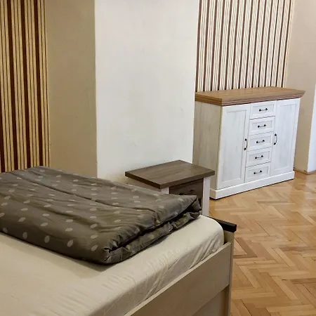 Tynska 7 *