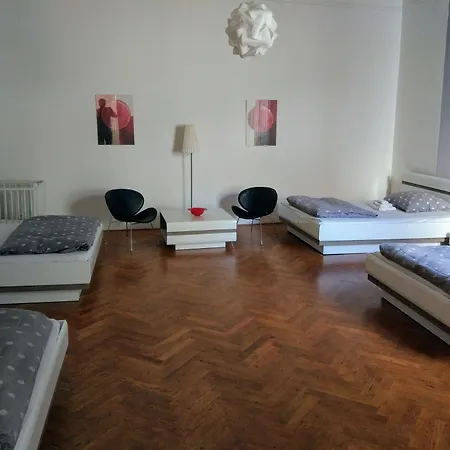 Tynska 7 *