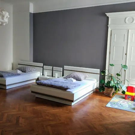 Tynska 7 *